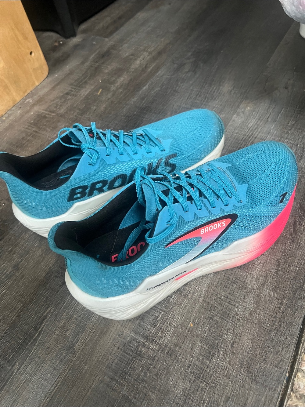 Brooks Hyperion Max Women’s 10 Men’s 9